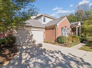 13621 Chinkapin Dr, Belleville, MI 48111