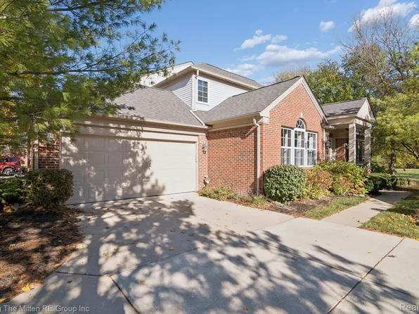 13621 Chinkapin Dr, Belleville, MI 48111