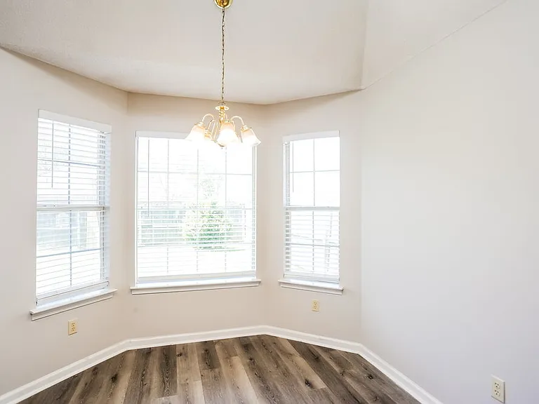 8459 Cross Point Dr — Photo 6