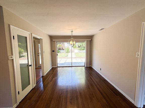 4th image of 2548 San Carlos Ave