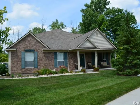 4023 Stonebridge Dr #1, Holly, MI 48442