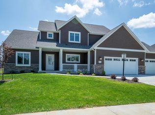 5320 Greyson Heights Dr, Auburn, IN 46706