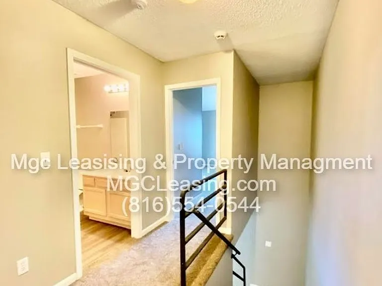 1012 NE Whispering Winds Ct — Photo 7