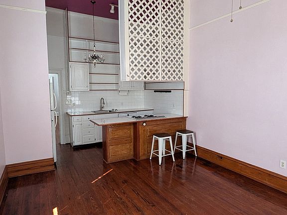 3rd image of 4715 S Carrollton Ave #11