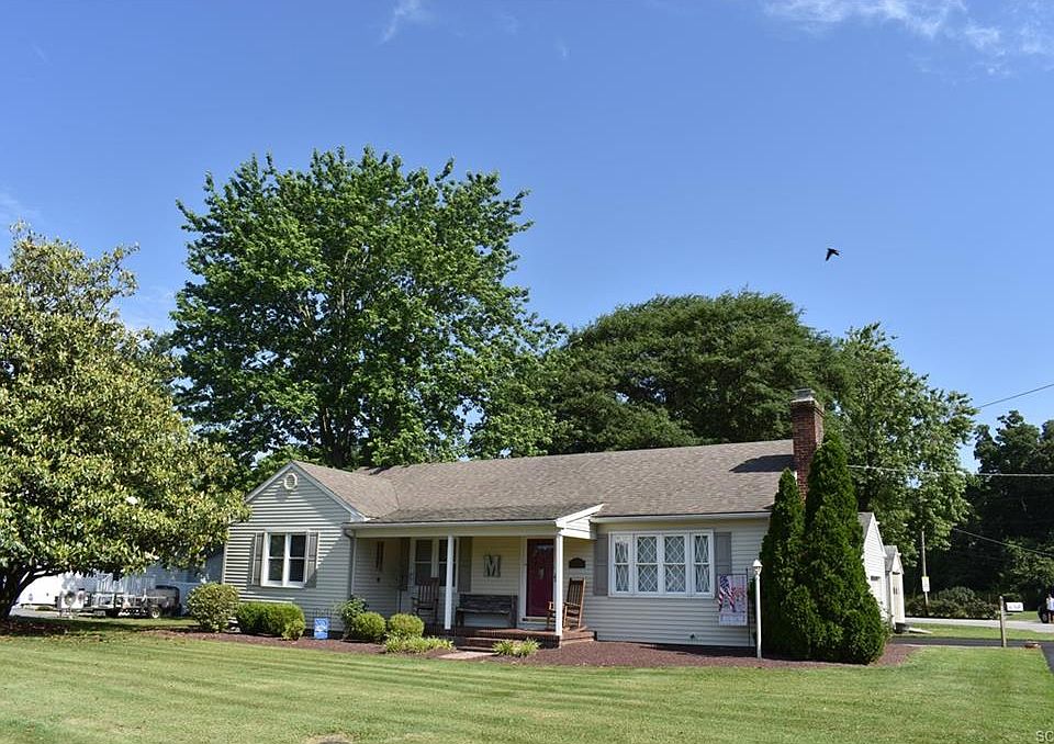 1st image of 127 Oak Lane Dr