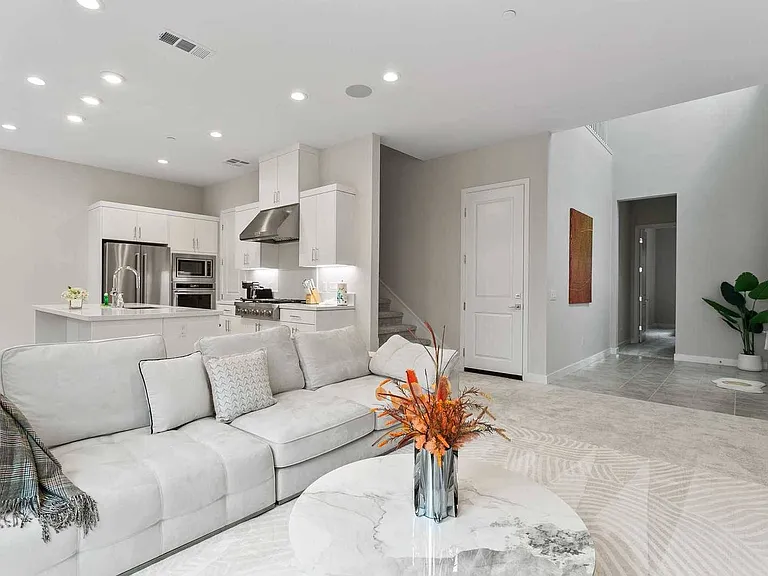 181 Pin Ln — Photo 1