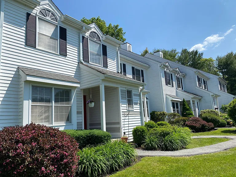 17 Briar Ct #17 — Photo 9