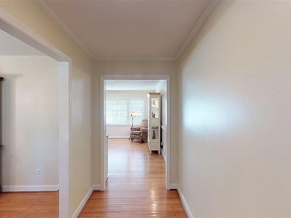 2nd image of 538 Lyndale Dr