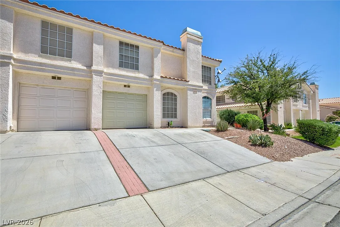 3 bed, 2.5 bath, 1523 sqft, $2,050 — Photo 2