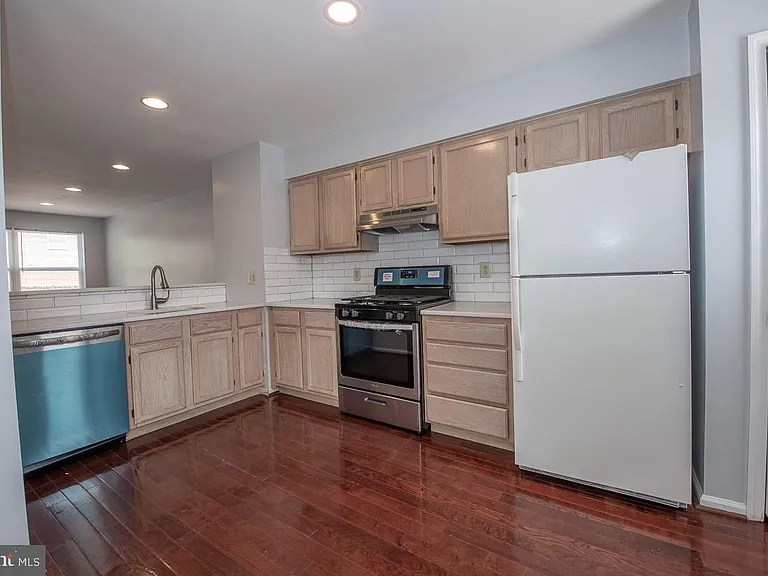1216 Ogden St — Photo 9