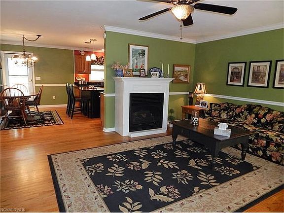3rd image of 708 Skyland Dr