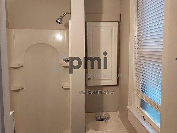 5th image of 1753 E Clay St