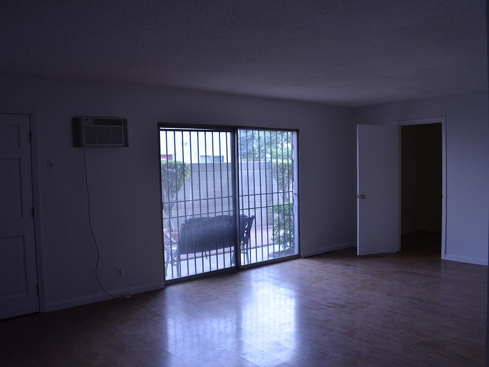 2nd image of 826 S Gramercy Pl APT 3