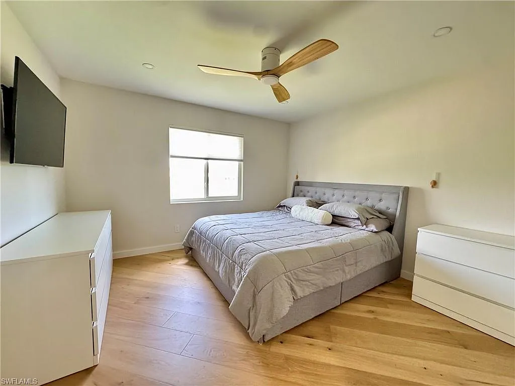 3 bed, 2.0 bath, 1294 sqft, $4,200 — Photo 2