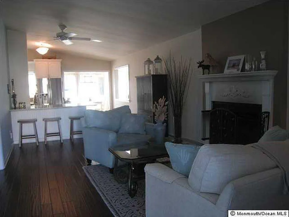 2 bed, 1260 sqft, $2,450 — Photo 2