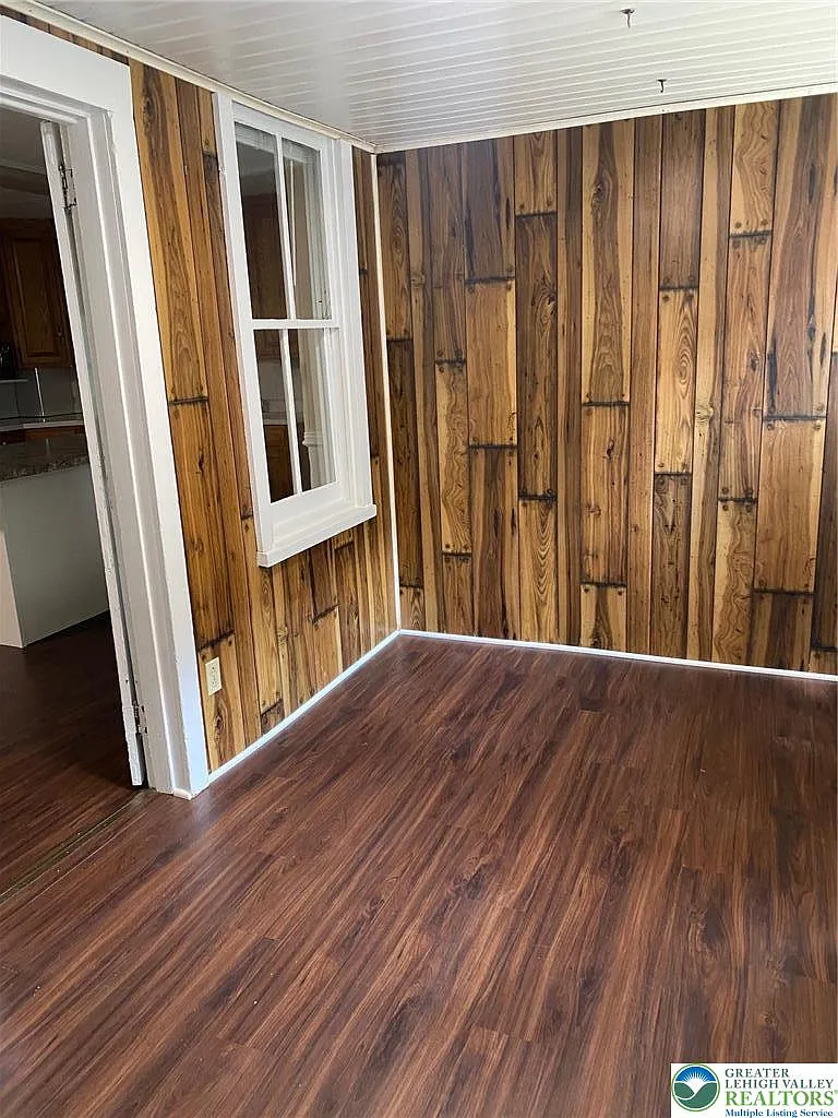 2 bed, 1.0 bath, $1,795 — Photo 2