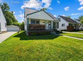 6848 Cardwell St, Garden City, MI 48135