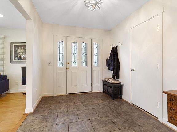 2nd image of 1005 Chateau Ct