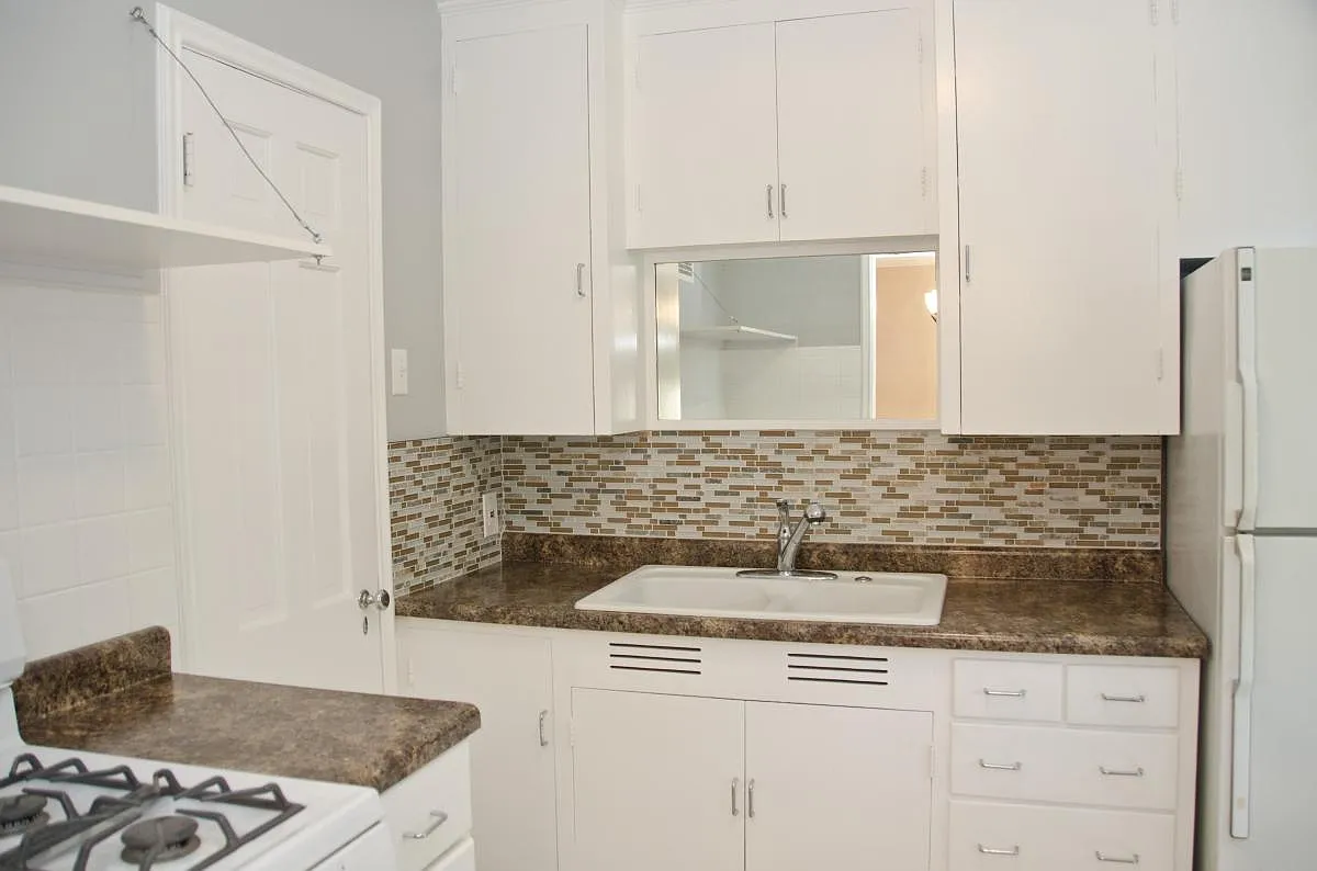 5631 Pine Street — Photo 4