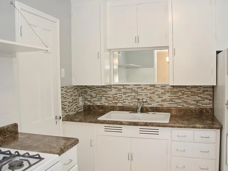 5631 Pine St — Photo 4