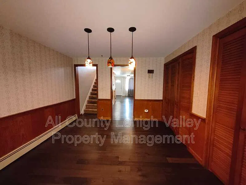 3 bed, 1.0 bath, 1404 sqft, $1,695 — Photo 4