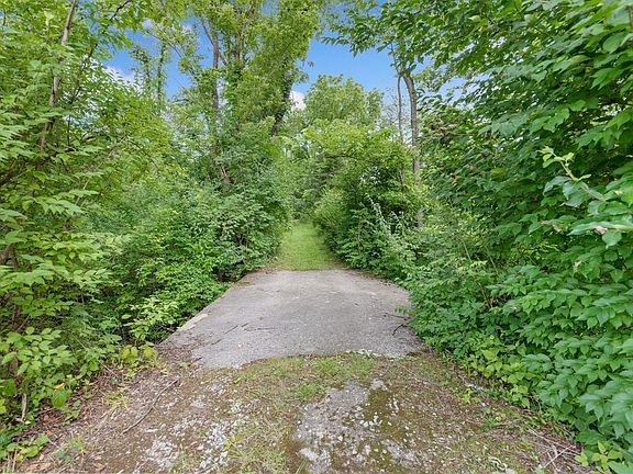 2nd image of 5946 Eckman Ln