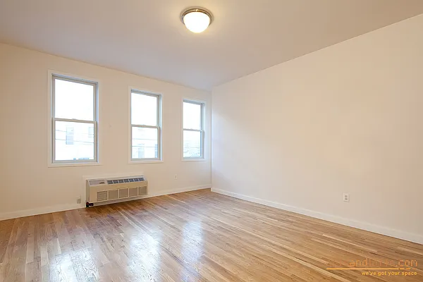 Rented by aptsandlofts.com | media 4