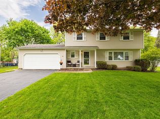 28 Shadowmoor Dr, Fairport, NY 14450