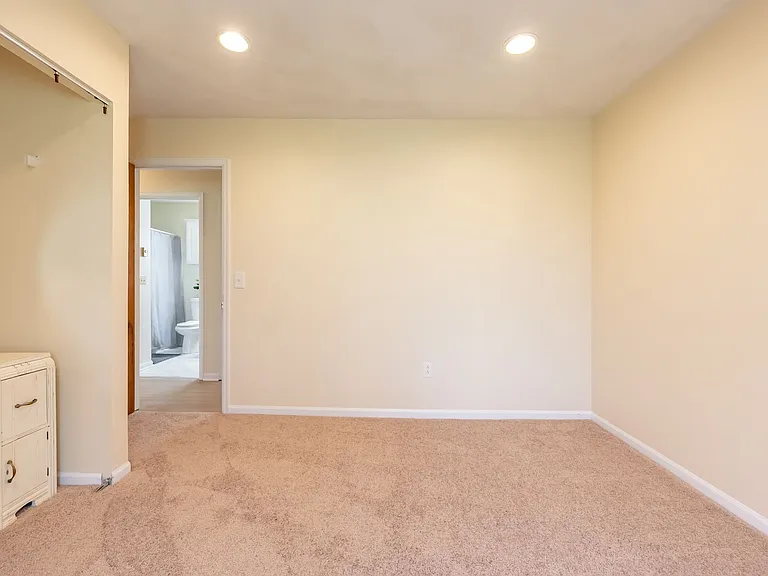 1005 Glade Rd — Photo 34