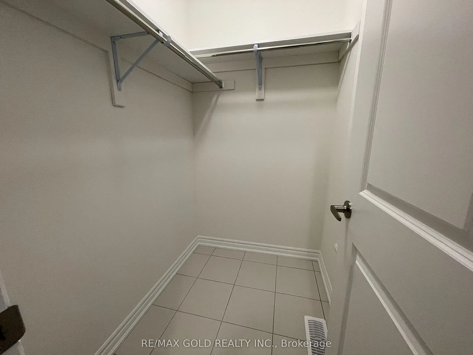 4 bed, $3,300 — Photo 3