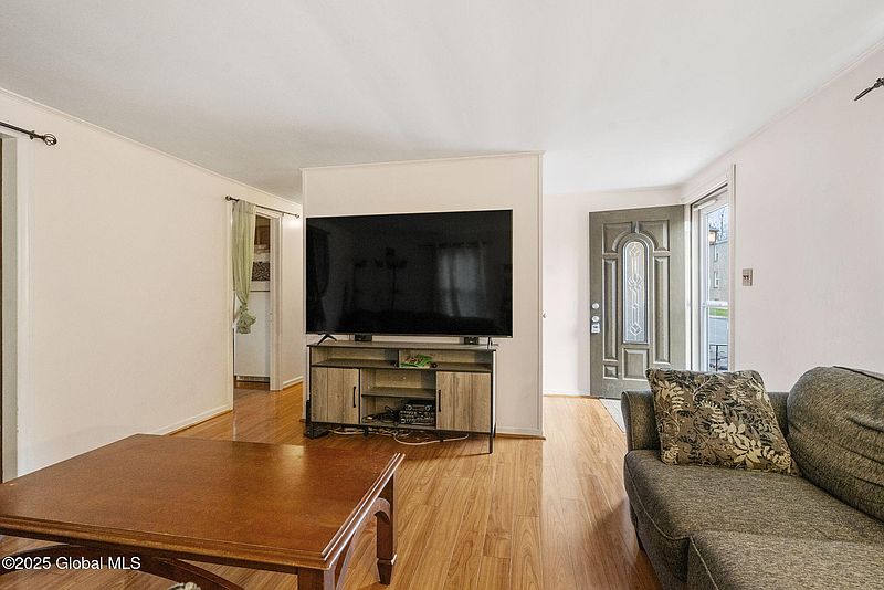 5th image of 23 Lakeview Avenue