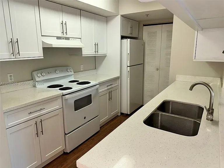 460 S Park Rd #6203 — Photo 6