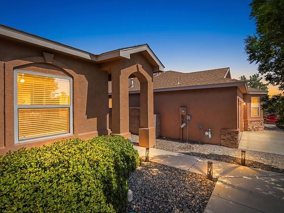 4th image of 916 Kipuka Dr NW