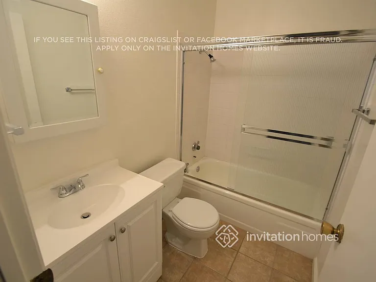 1542 Claremont Dr — Photo 5