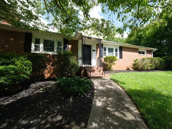241 Commonwealth Dr, Winston Salem, NC 27104