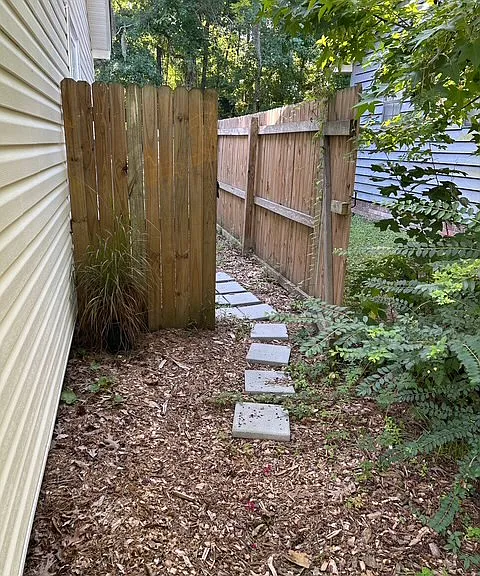 Entrance to guest suite from the driveway