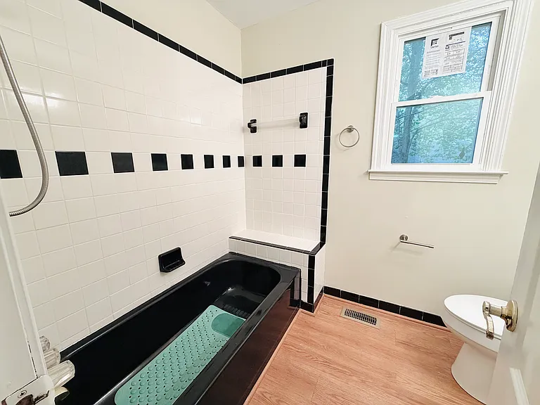 7905 Castleton Ln — Photo 11