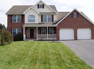 103 Cresthaven Dr, Fayetteville, PA 17222