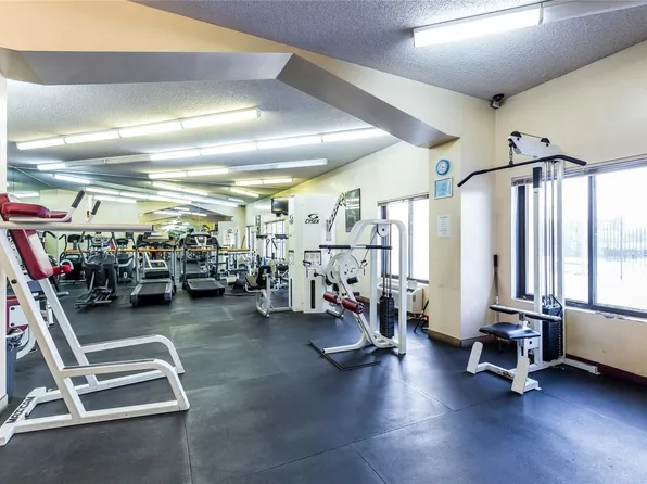 25-40 Shore Boulevard image 22 of 24