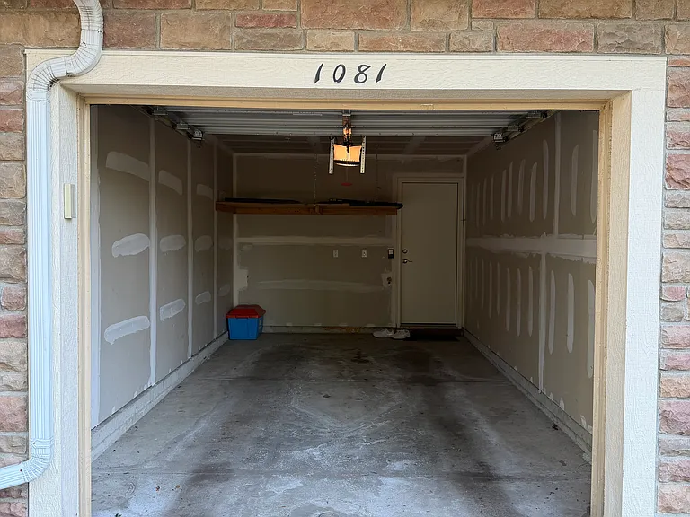 1081 Foxboro — Photo 17