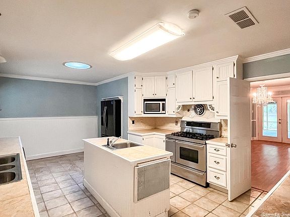 4th image of 404 Lakewood Dr