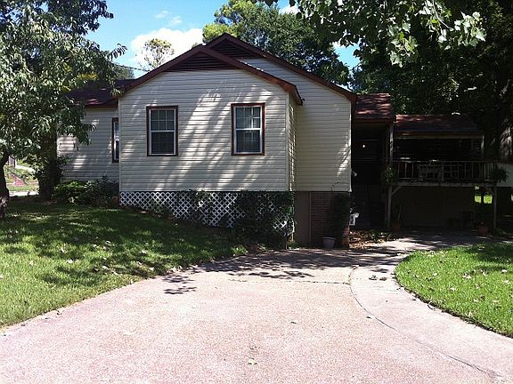 3rd image of 1400 Wisteria Dr
