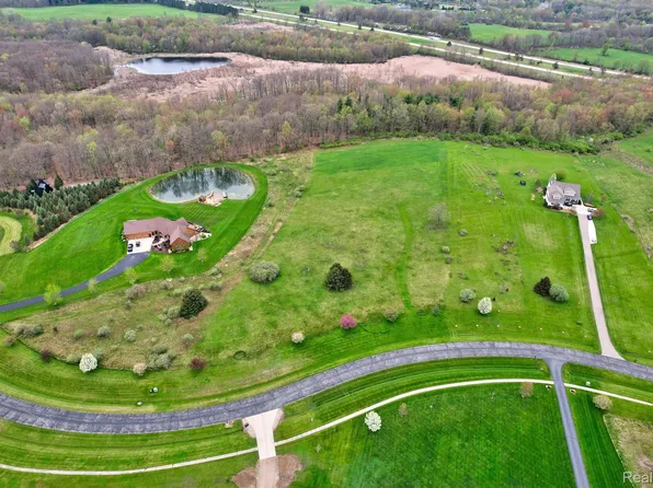 Austin Ct, Lapeer, MI 48446