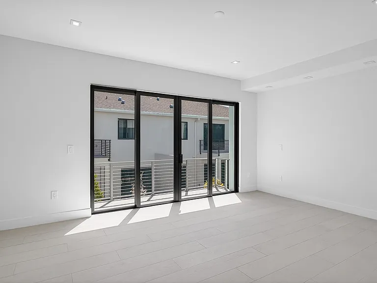 4420 SW 32nd Ave — Photo 14