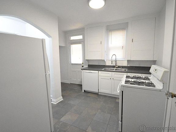 4th image of 3092 Indianola Ave