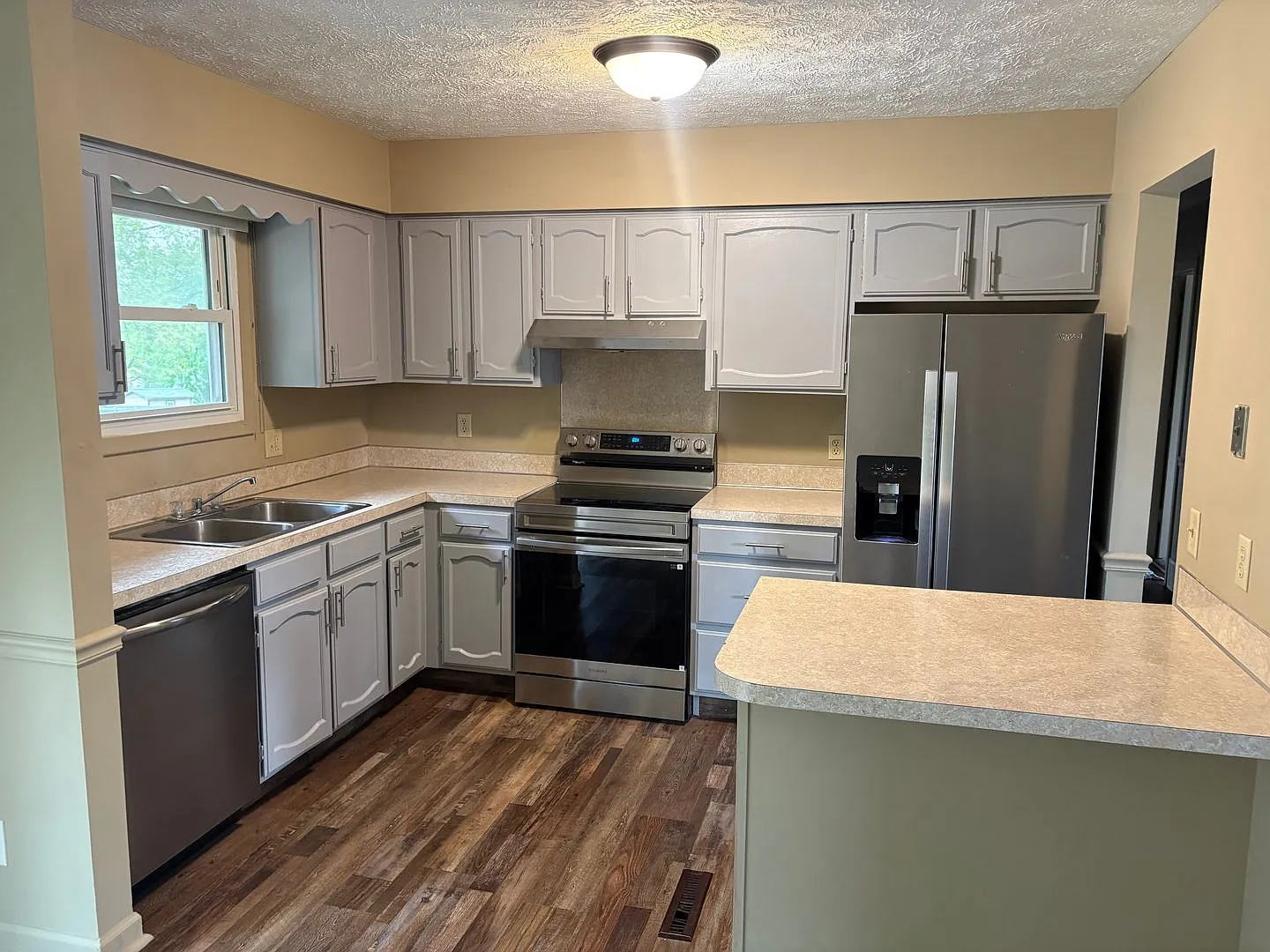 3 bed/2 bath $2095 — Photo 3