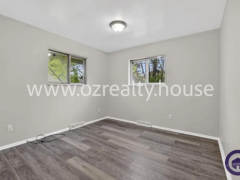 732 Coyne Ave — Photo 15