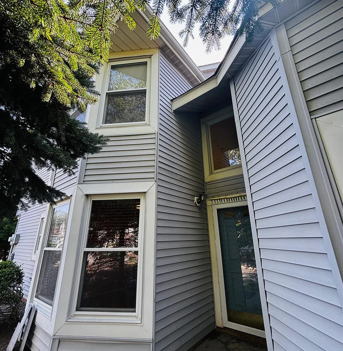 3 bed, 2.5 bath, 1747 sqft, $3,750 — Photo 2