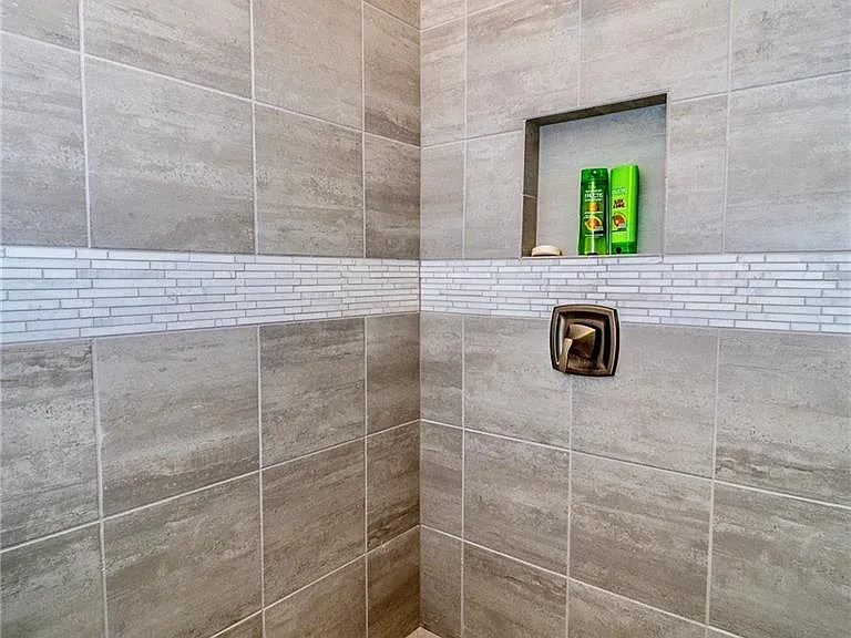 8008 Signature Club Cir — Photo 28