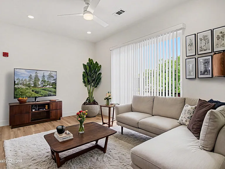 2217 N Fitzhugh Ave #206 — Photo 5